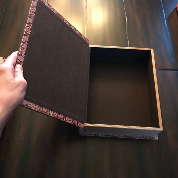 Book Box Maroon Cream Magnetic Close Scroll Work Floral - Picture 3 of 4